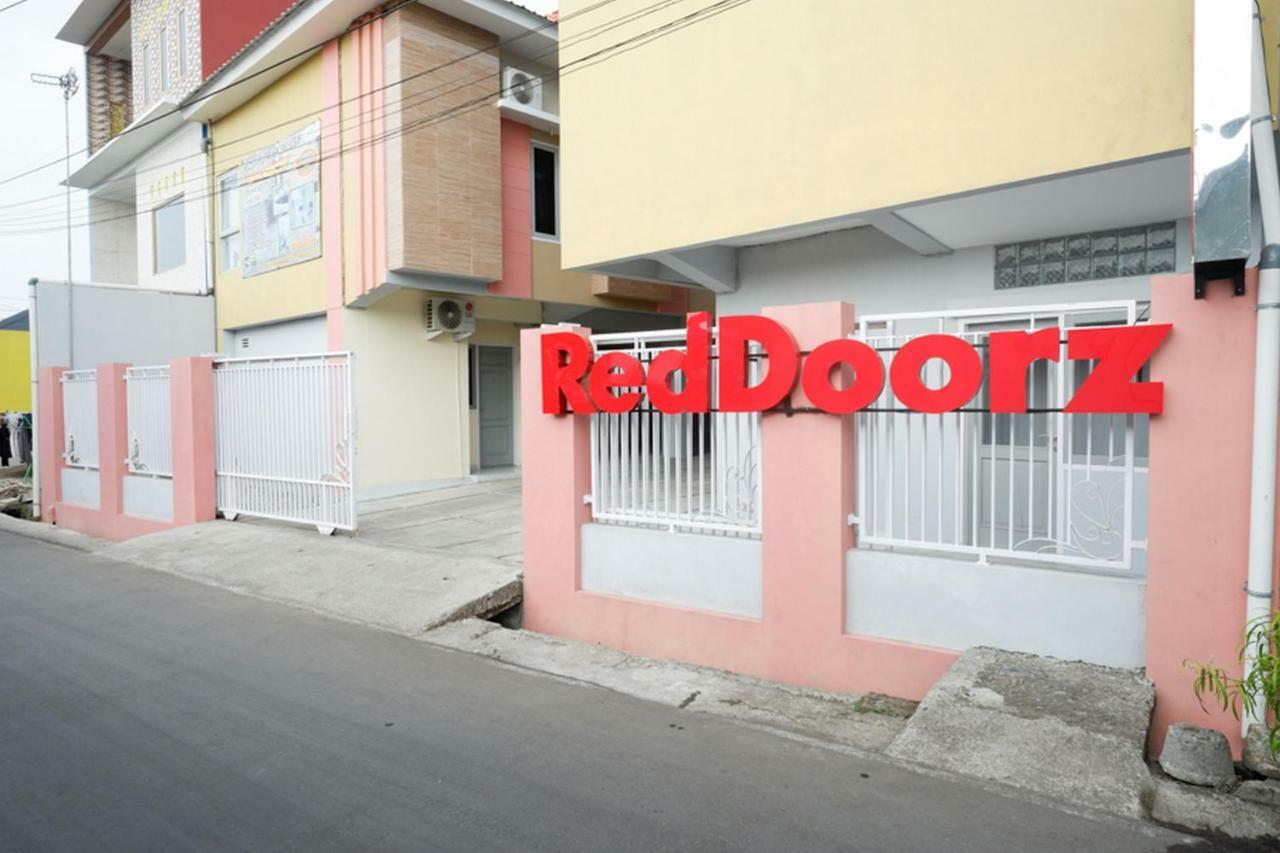 Готель Reddoorz Syariah Near Rsud Margono Пурвокерто Екстер'єр фото